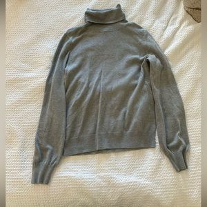Banana republic gray/grey turtleneck sweater.